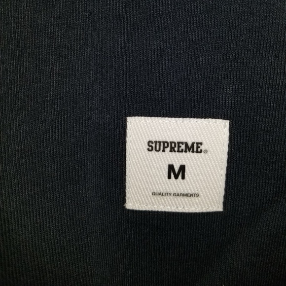 Supreme - Picture 4 of 4